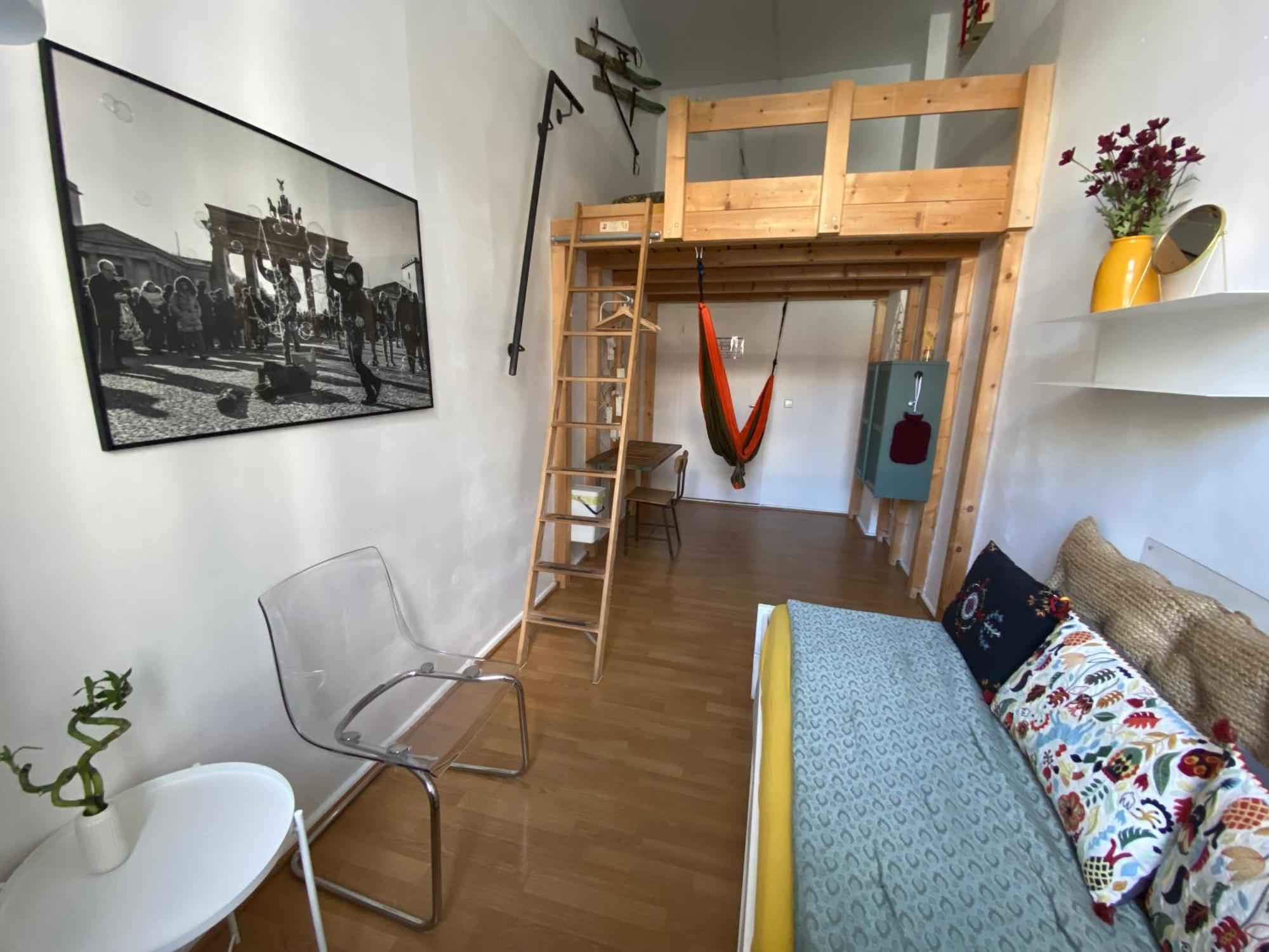 Kiez Hostel *