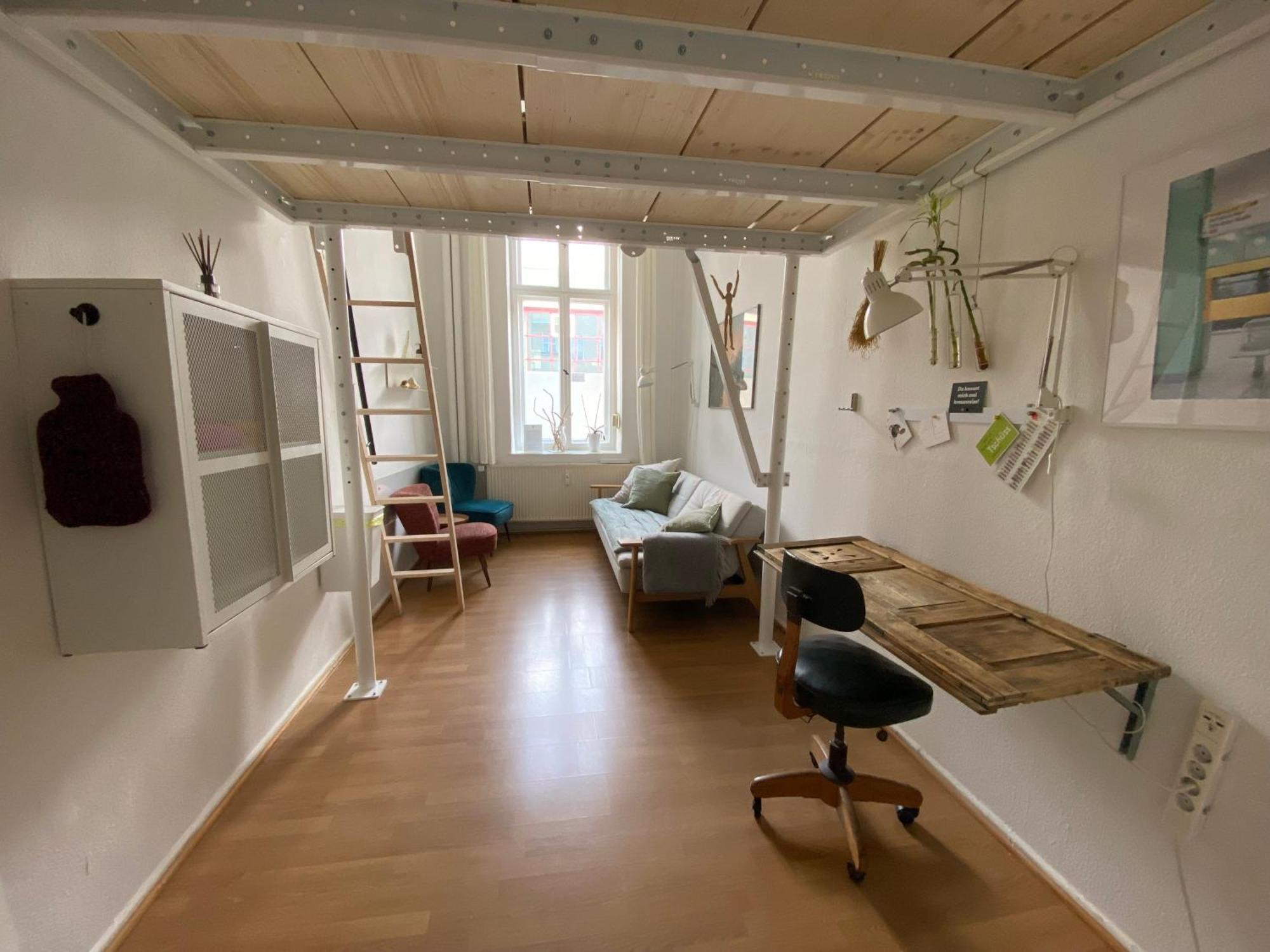Kiez Hostel *